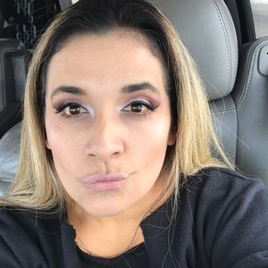 Meet your Posher, Mirella